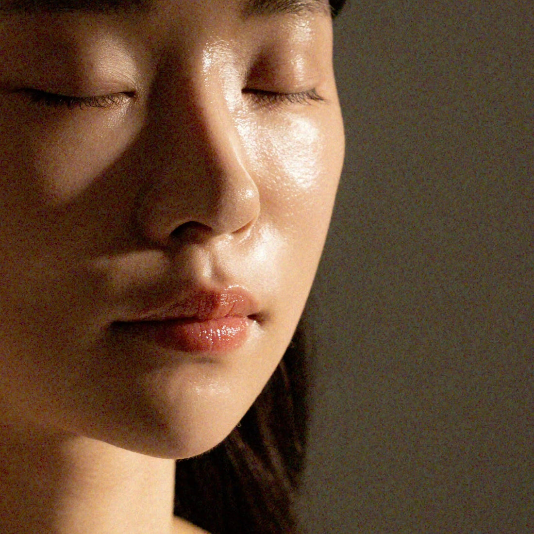 How to Build a Skincare Routine for Acne-Free, Glowing Skin